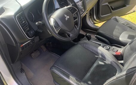 Mitsubishi Outlander III рестайлинг 3, 2013 год, 1 100 000 рублей, 15 фотография