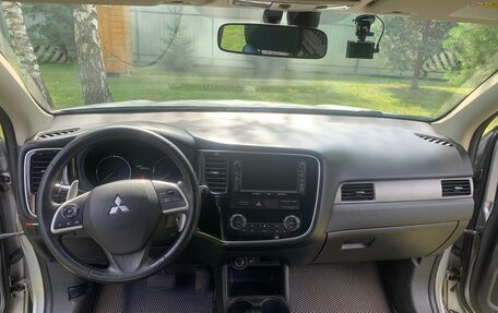 Mitsubishi Outlander III рестайлинг 3, 2013 год, 1 100 000 рублей, 14 фотография