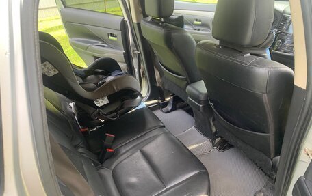 Mitsubishi Outlander III рестайлинг 3, 2013 год, 1 100 000 рублей, 16 фотография