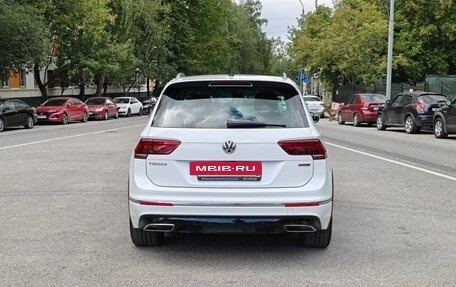 Volkswagen Tiguan II, 2018 год, 3 600 000 рублей, 5 фотография