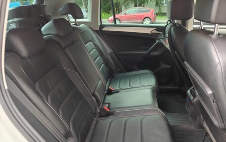 Volkswagen Tiguan II, 2018 год, 3 600 000 рублей, 13 фотография