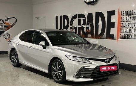 Toyota Camry, 2021 год, 3 200 000 рублей, 5 фотография