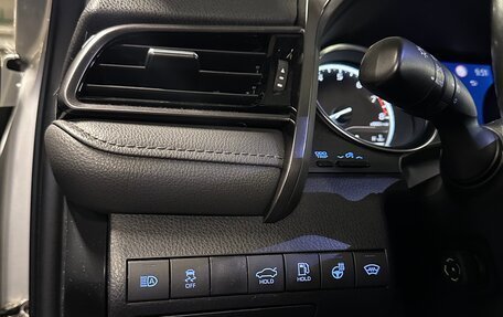 Toyota Camry, 2021 год, 3 200 000 рублей, 10 фотография