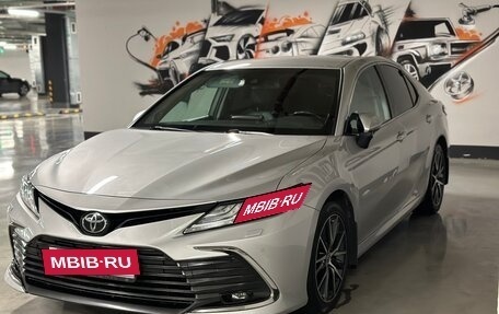 Toyota Camry, 2021 год, 3 200 000 рублей, 4 фотография