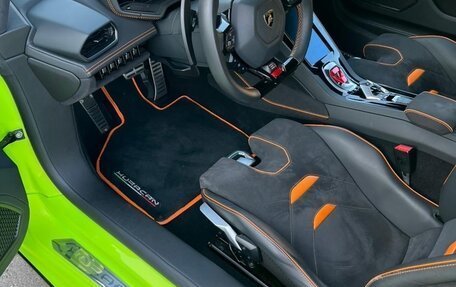 Lamborghini Huracán, 2020 год, 27 000 000 рублей, 9 фотография