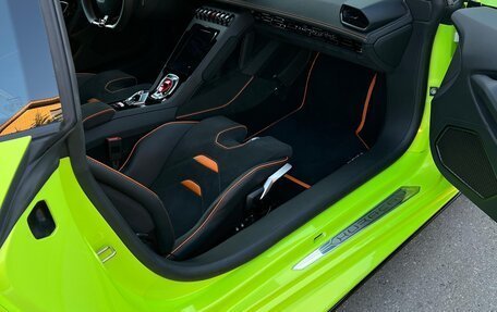 Lamborghini Huracán, 2020 год, 27 000 000 рублей, 13 фотография