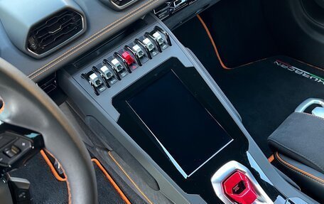 Lamborghini Huracán, 2020 год, 27 000 000 рублей, 11 фотография