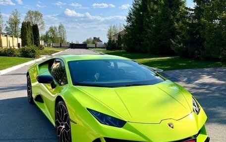 Lamborghini Huracán, 2020 год, 27 000 000 рублей, 3 фотография