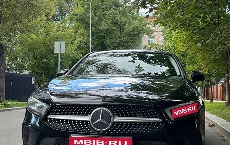 Mercedes-Benz A-Класс, 2019 год, 2 400 000 рублей, 1 фотография