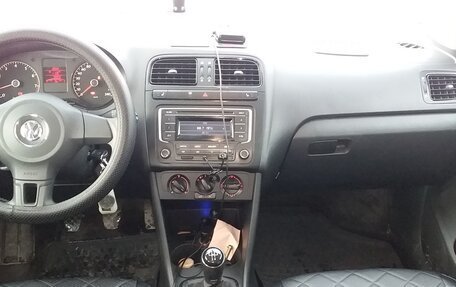 Volkswagen Polo VI (EU Market), 2013 год, 750 000 рублей, 2 фотография