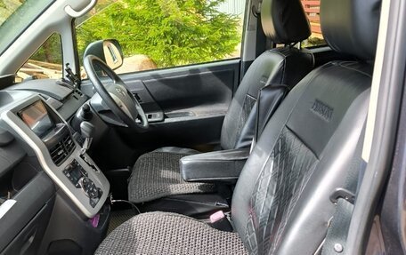 Toyota Voxy II, 2013 год, 1 615 000 рублей, 4 фотография