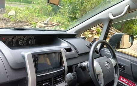 Toyota Voxy II, 2013 год, 1 615 000 рублей, 3 фотография
