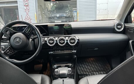 Mercedes-Benz A-Класс, 2019 год, 2 400 000 рублей, 11 фотография