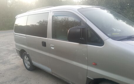 Hyundai Starex I рестайлинг, 2004 год, 680 000 рублей, 2 фотография