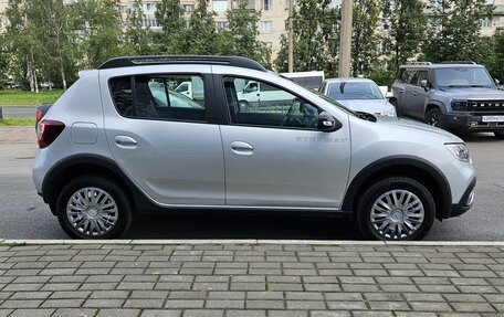 Renault Sandero II рестайлинг, 2018 год, 1 119 000 рублей, 2 фотография