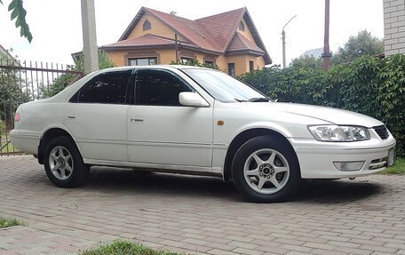 Toyota Camry, 2000 год, 650 000 рублей, 1 фотография