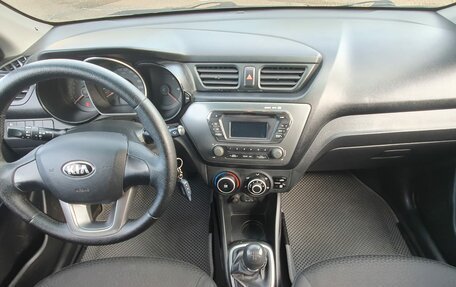 KIA Rio III рестайлинг, 2013 год, 700 000 рублей, 10 фотография