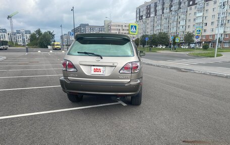 Lexus RX IV рестайлинг, 2001 год, 978 000 рублей, 4 фотография