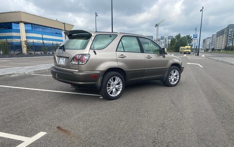 Lexus RX IV рестайлинг, 2001 год, 978 000 рублей, 3 фотография