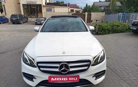 Mercedes-Benz E-Класс, 2016 год, 2 900 000 рублей, 15 фотография