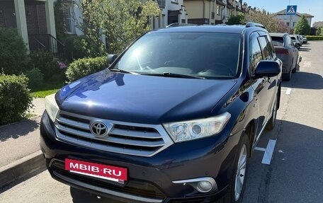 Toyota Highlander III, 2011 год, 1 900 000 рублей, 7 фотография