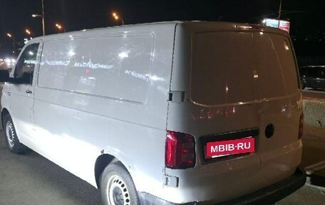 Volkswagen Transporter T6 рестайлинг, 2019 год, 2 000 000 рублей, 4 фотография