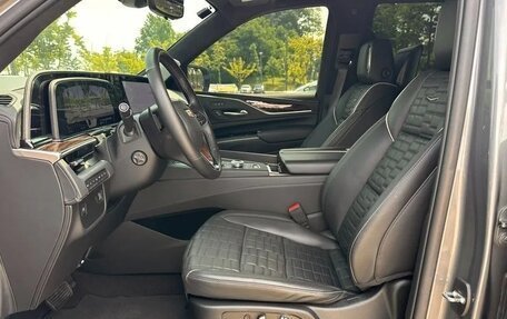 Cadillac Escalade V, 2022 год, 12 100 000 рублей, 10 фотография