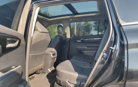 Toyota Highlander, 2022 год, 3 750 000 рублей, 7 фотография