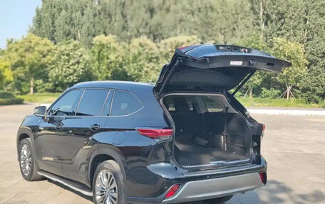 Toyota Highlander, 2022 год, 3 750 000 рублей, 3 фотография