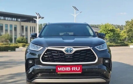 Toyota Highlander, 2022 год, 3 750 000 рублей, 2 фотография