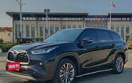 Toyota Highlander, 2022 год, 3 750 000 рублей, 4 фотография