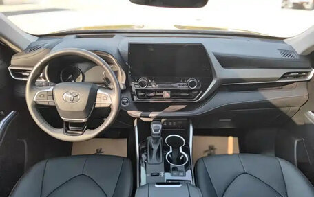 Toyota Highlander, 2022 год, 3 750 000 рублей, 8 фотография