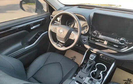 Toyota Highlander, 2022 год, 3 750 000 рублей, 10 фотография