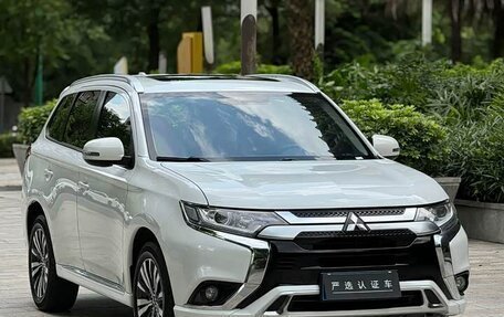 Mitsubishi Outlander III рестайлинг 3, 2021 год, 1 799 000 рублей, 3 фотография