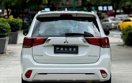 Mitsubishi Outlander III рестайлинг 3, 2021 год, 1 799 000 рублей, 6 фотография