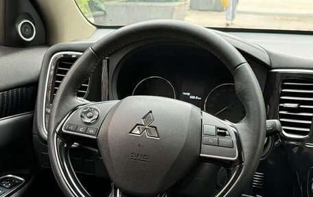 Mitsubishi Outlander III рестайлинг 3, 2021 год, 1 799 000 рублей, 16 фотография