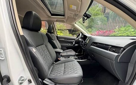 Mitsubishi Outlander III рестайлинг 3, 2021 год, 1 799 000 рублей, 21 фотография