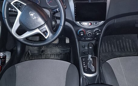 Hyundai Solaris II рестайлинг, 2012 год, 700 000 рублей, 3 фотография