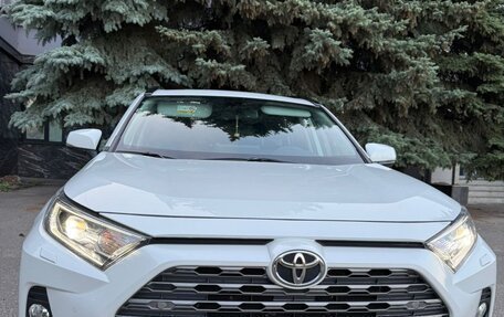 Toyota RAV4, 2020 год, 3 700 000 рублей, 4 фотография