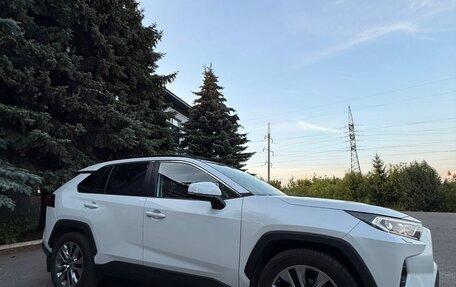 Toyota RAV4, 2020 год, 3 700 000 рублей, 15 фотография
