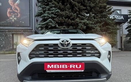 Toyota RAV4, 2020 год, 3 700 000 рублей, 11 фотография