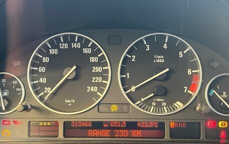 BMW 5 серия, 2003 год, 900 000 рублей, 16 фотография