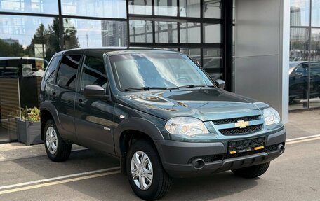 Chevrolet Niva I рестайлинг, 2017 год, 810 000 рублей, 4 фотография