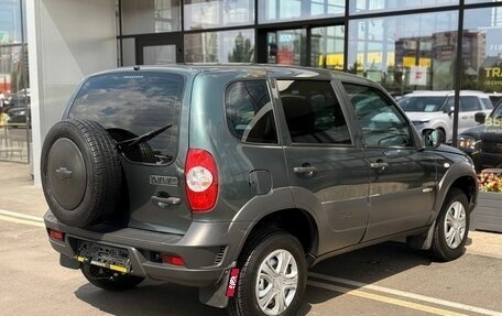 Chevrolet Niva I рестайлинг, 2017 год, 810 000 рублей, 5 фотография