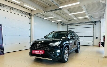 Toyota RAV4, 2021 год, 2 799 900 рублей, 2 фотография
