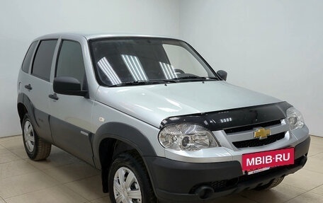 Chevrolet Niva I рестайлинг, 2017 год, 694 000 рублей, 3 фотография