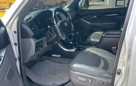 Toyota Land Cruiser Prado 120 рестайлинг, 2005 год, 2 390 000 рублей, 4 фотография