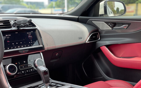 Jaguar XE I рестайлинг, 2021 год, 2 640 000 рублей, 7 фотография