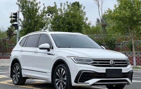 Volkswagen Tiguan II, 2022 год, 2 601 000 рублей, 9 фотография