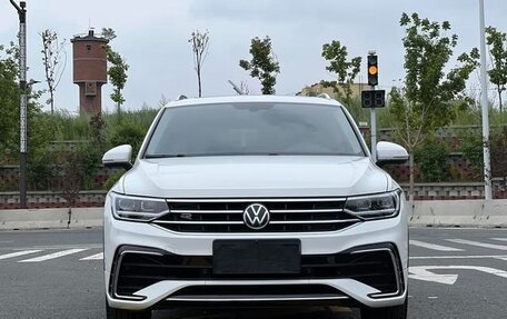 Volkswagen Tiguan II, 2022 год, 2 601 000 рублей, 10 фотография